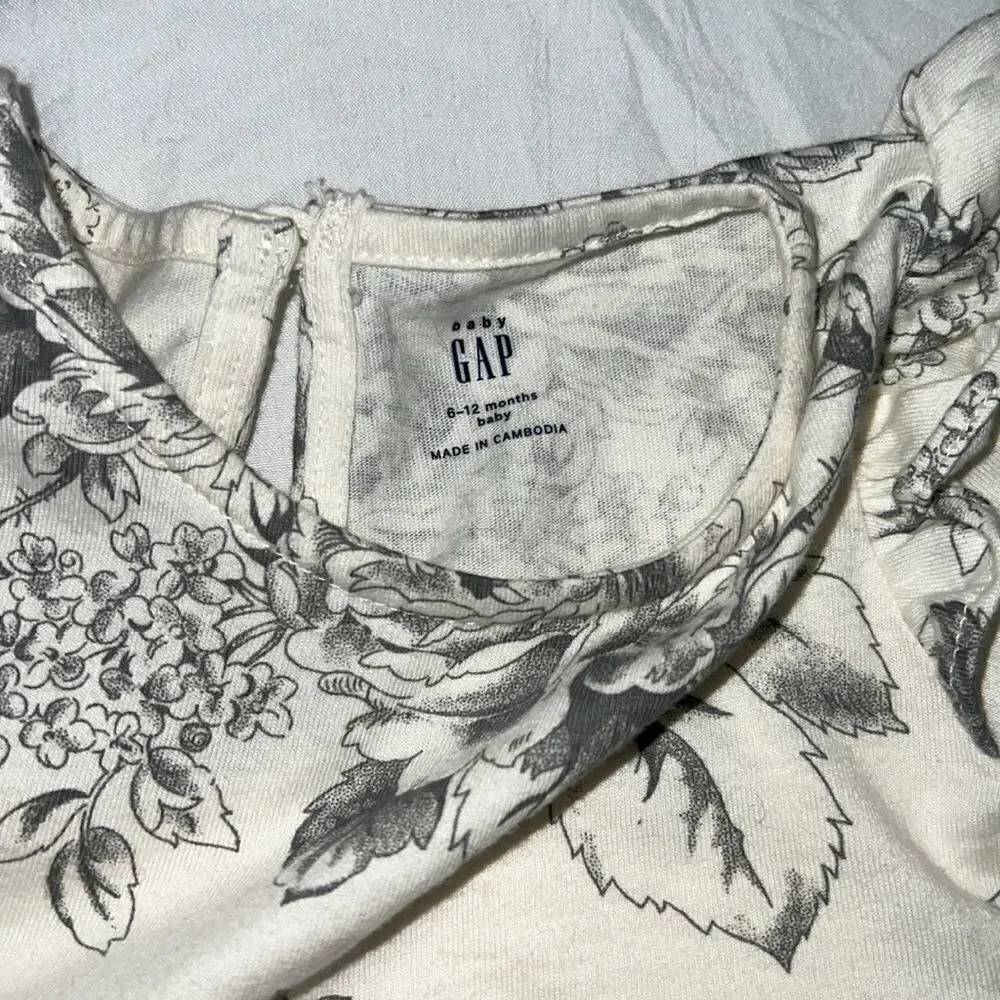 NWOT BABY GAP ROMPER 6/12M